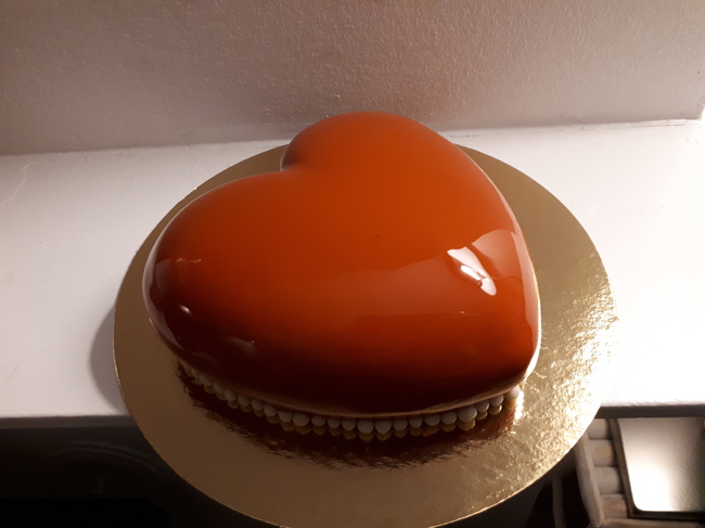 Mousse taart met spiegelglazuur