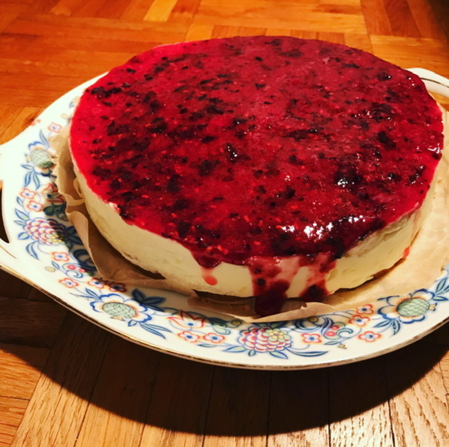 Citroen cheesecake met rood fruit topping