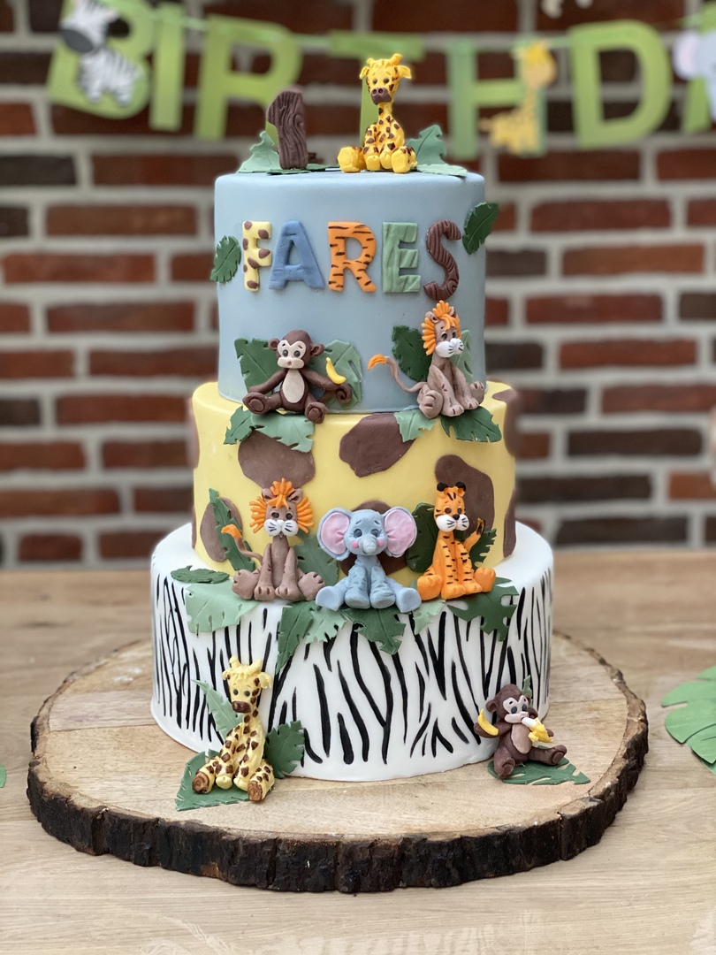 Jungle animals cake