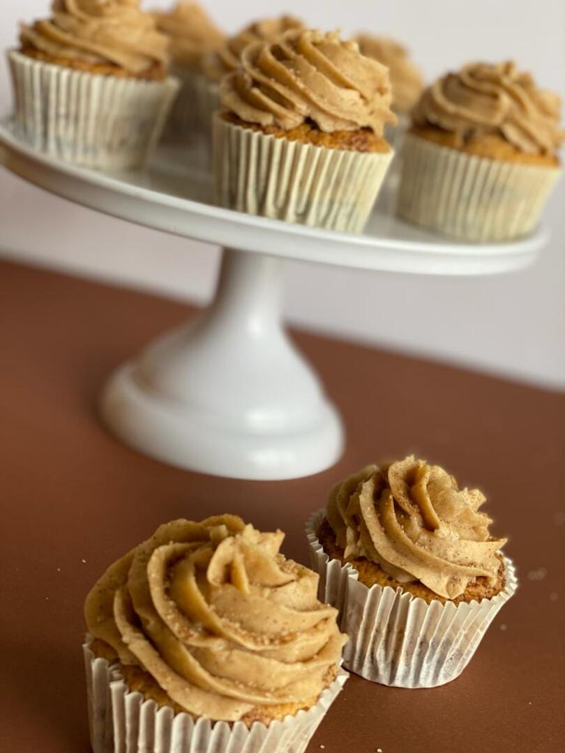 Cinnamon Sugar Swirl Cupcakes 🧁 