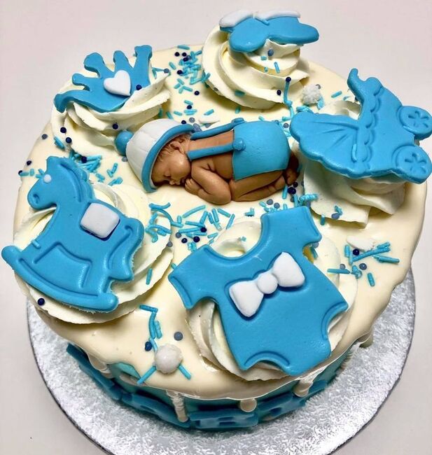 Baby shower cake