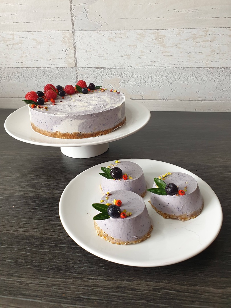 Cashew cake met blauwe bessen