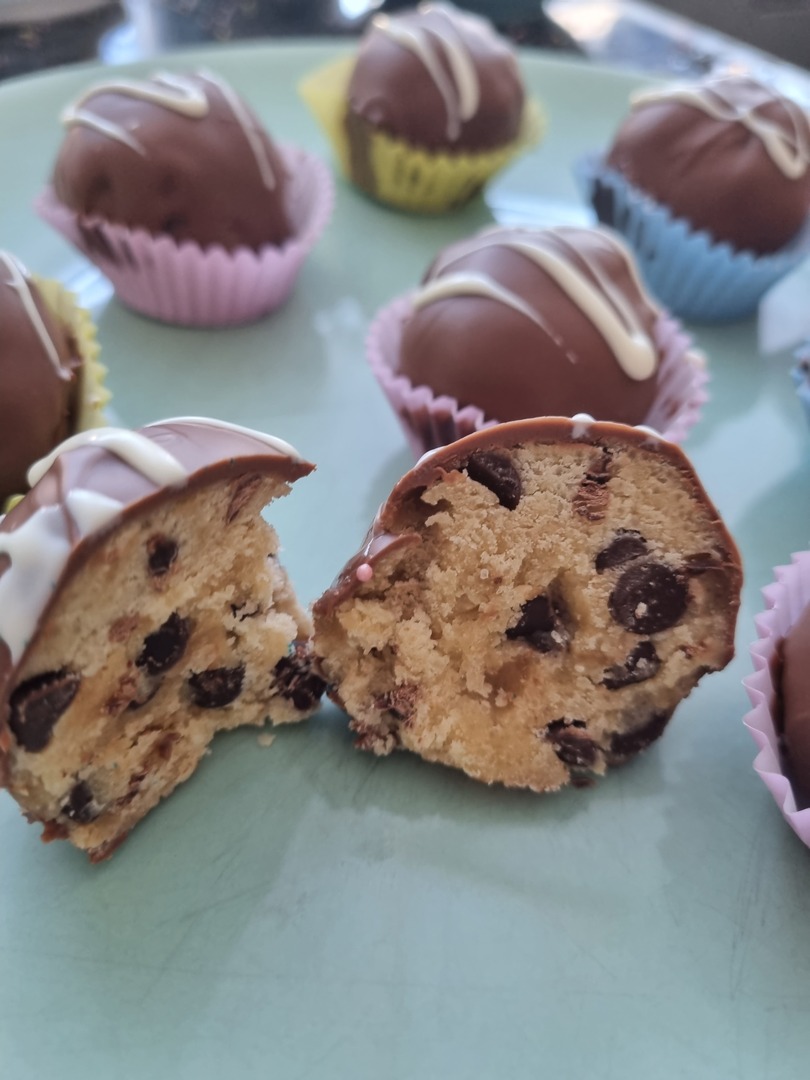 Cookie dough cakepops