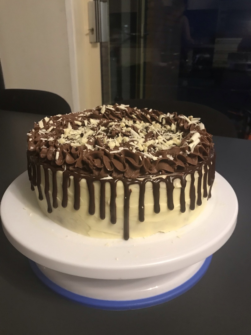 Vanille Cake met Cream cheese frosting en chocolade drip