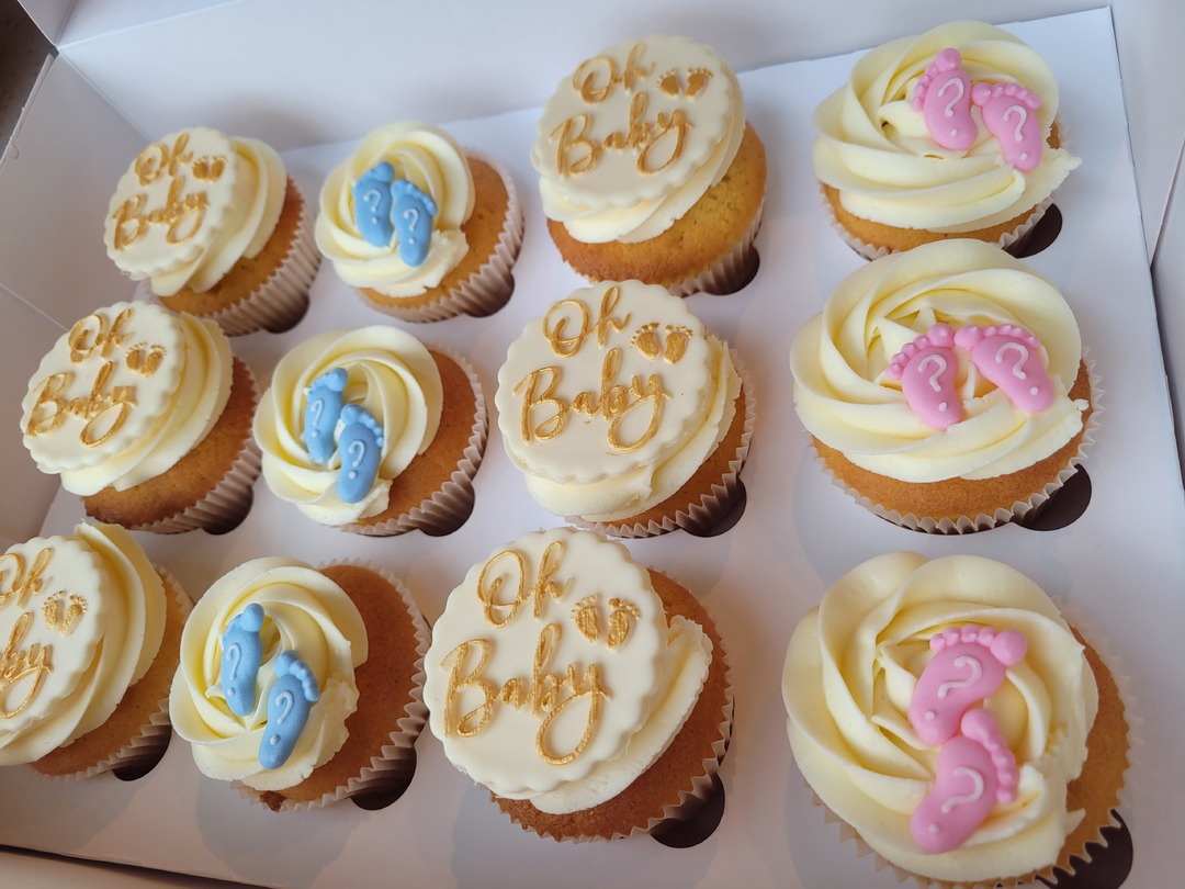Gender reveal/baby cupcakes