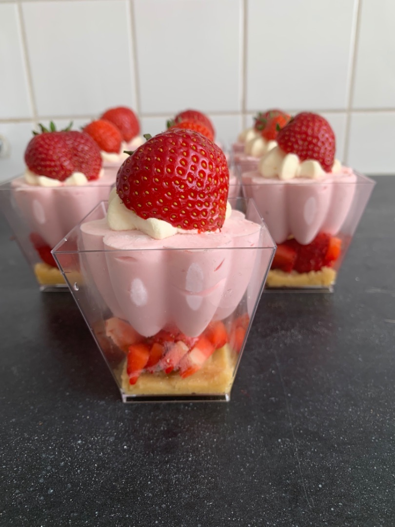 Aardbeienkwark lepelgebakje