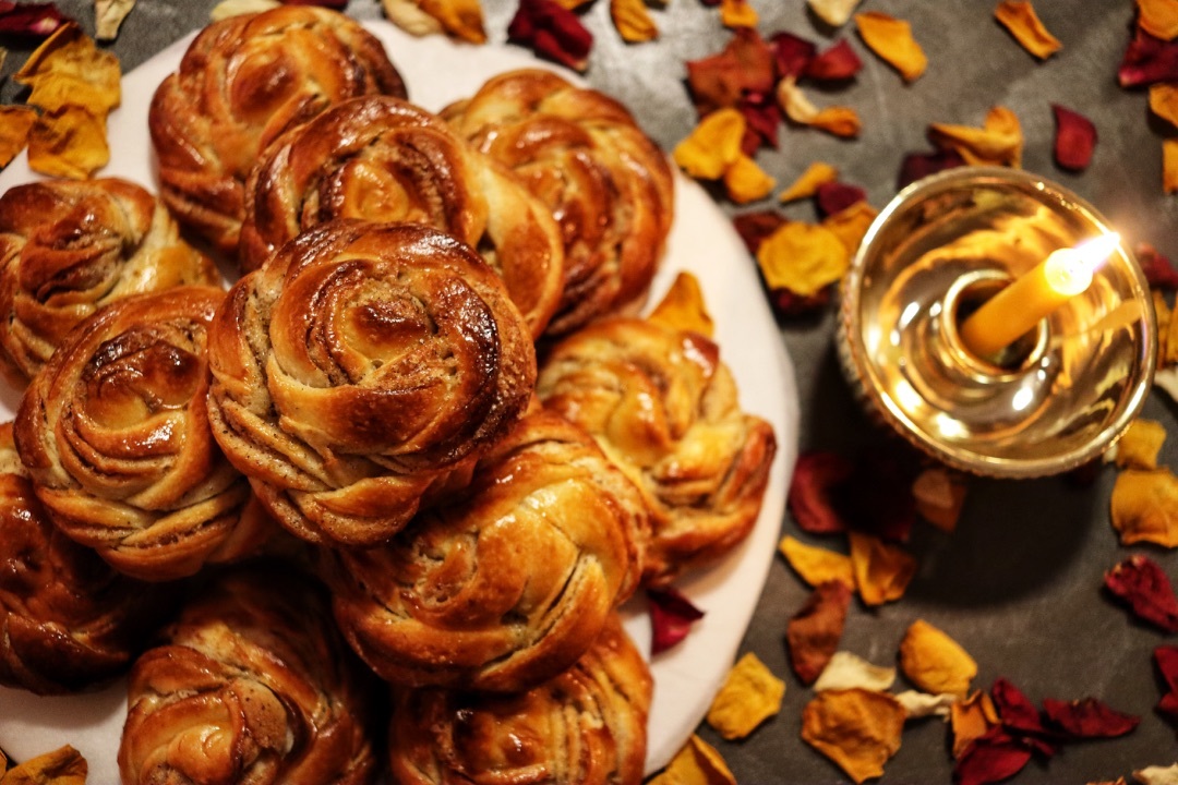 Cardamom buns