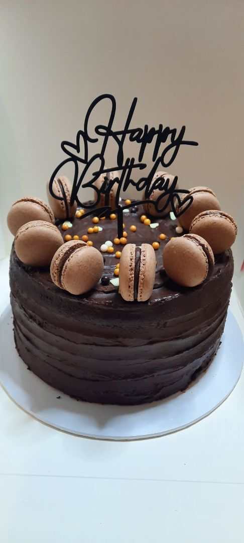 Premium Chocolates Cake