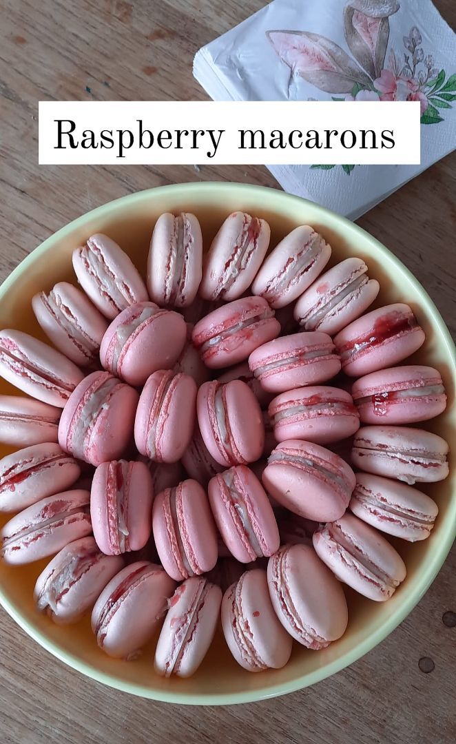 Huisgemaakte macarons in diverse smaken.